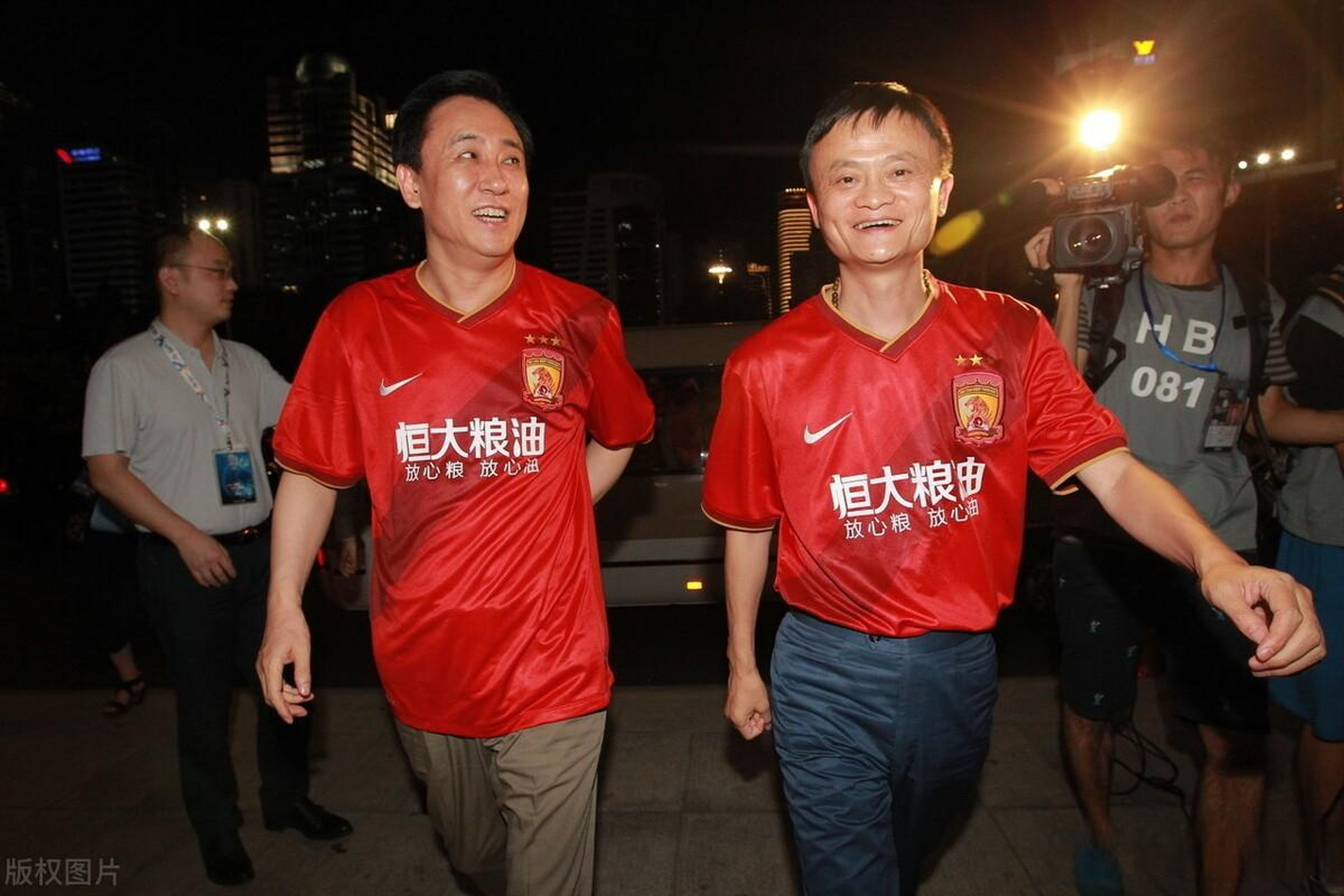 包含赛地聚焦——意甲冲刺阶段热度飙升，埃因霍温豪取连胜，球迷炸锅，数据趋势出现新变化的词条