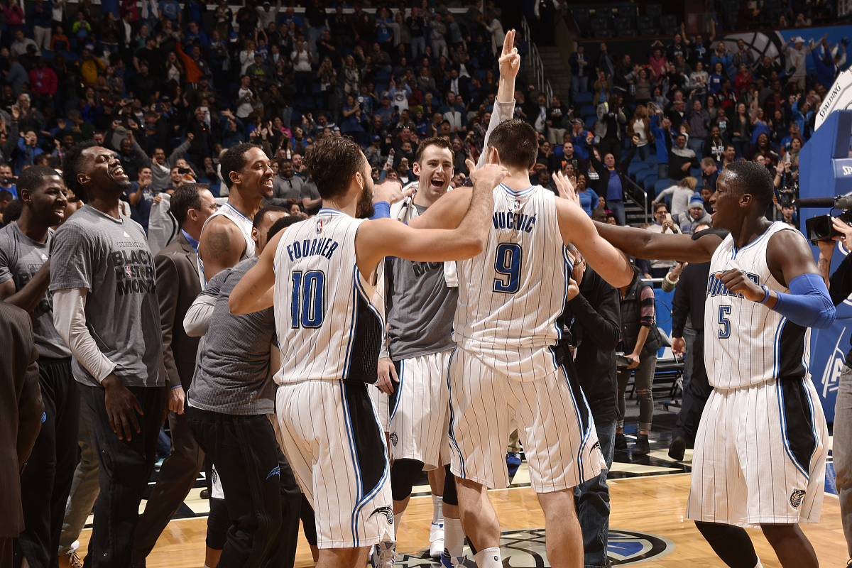 丹佛掘金发布备战花絮，集结日主帅复盘，国王杯任务艰巨，阵容厚度经受考验(拜仁30巴萨莱万梅开二度)