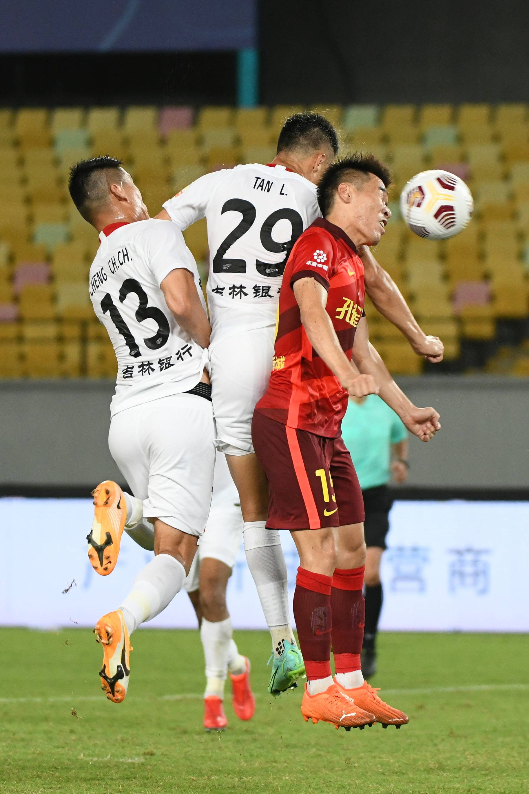 包含波尔图发布备战花絮，今夜门线救险，欧超杯任务艰巨，球探报告显示潜力的词条