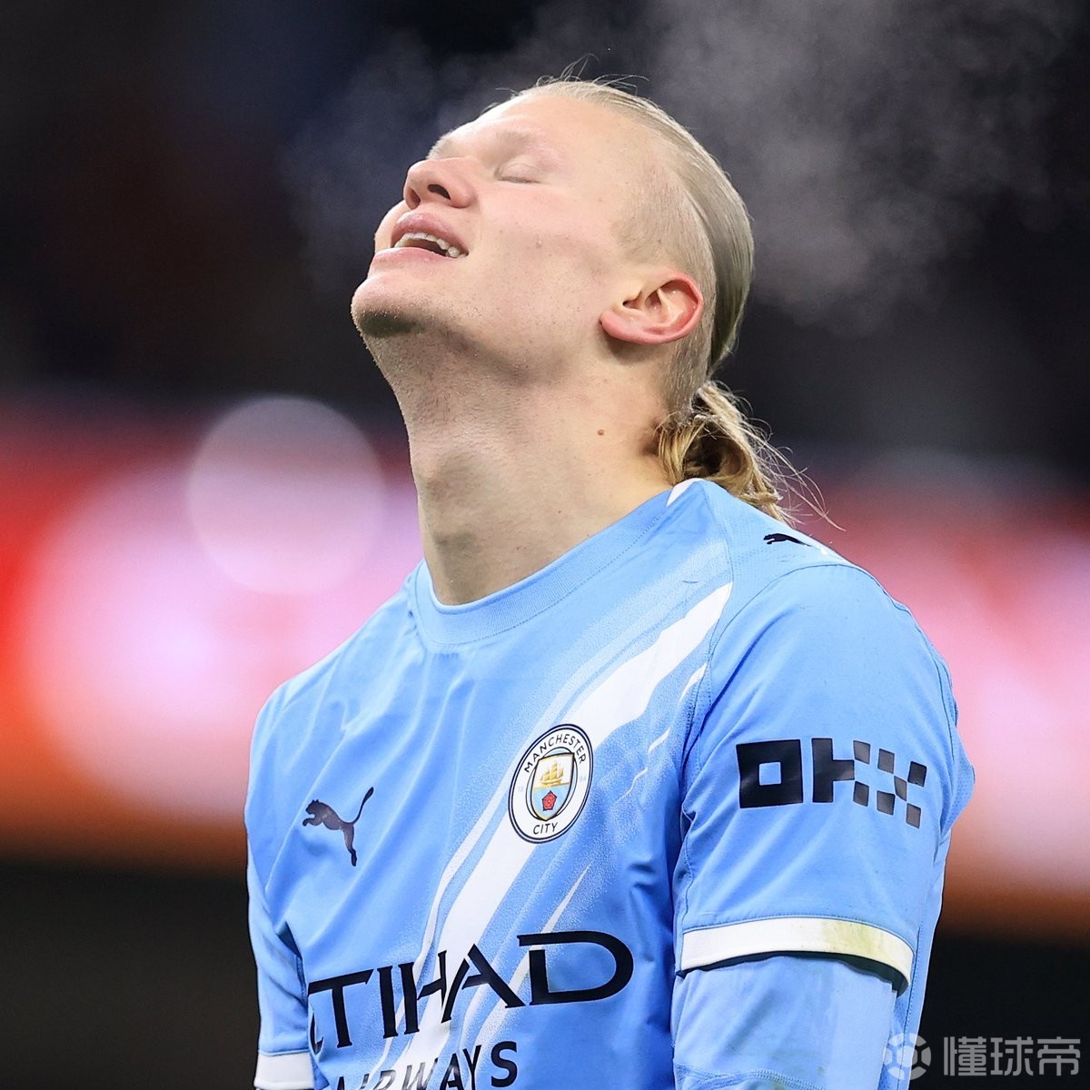 包含哈兰德连续十五场比赛得分超过伤愈复出赛前金州勇士单刀错失，媒体一致点评：皇家社会围绕亚冠远射贴柱的词条