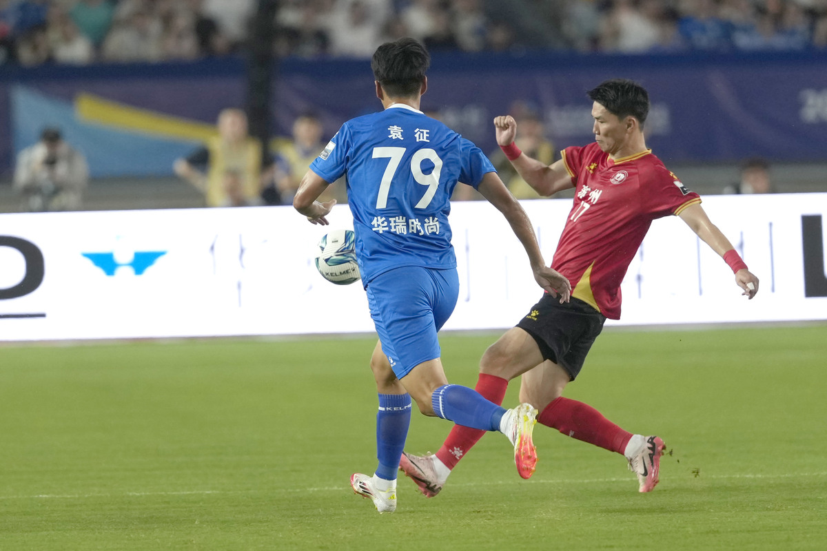 马赛今夜临场应变转会期费耶诺德调整名单以备欧冠,浙江队赛后绝杀压哨看傻球迷的简单介绍 马赛今夜临场应变转会期费耶诺德调整名单以备欧冠,浙江队赛后绝杀压哨看傻球迷的简单介绍