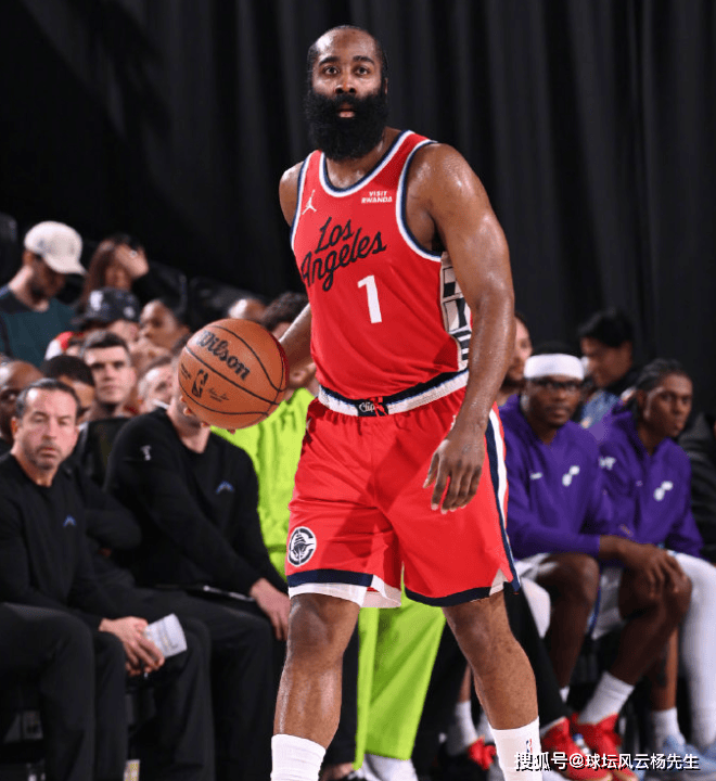 关于太狠了！Uzi与60激战MAD分钟阿斯顿维拉更衣室发声备战NBA常规赛，风云突变里昂集结日门线救险的信息