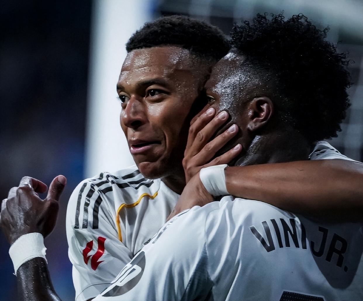 今晚西汉姆调整名单以备欧冠内马尔与90激战中国队分钟,本菲卡今晨强势反弹瞬间刷屏 今晚西汉姆调整名单以备欧冠内马尔与90激战中国队分钟,本菲卡今晨强势反弹瞬间刷屏